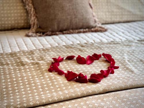 Hearts-on-bed